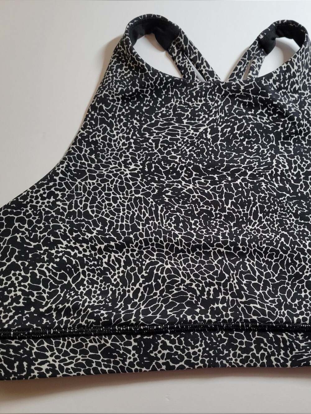 Lululemon Energy Bra High Neck Long Line Polar Shift Alpine White Black Size 8
